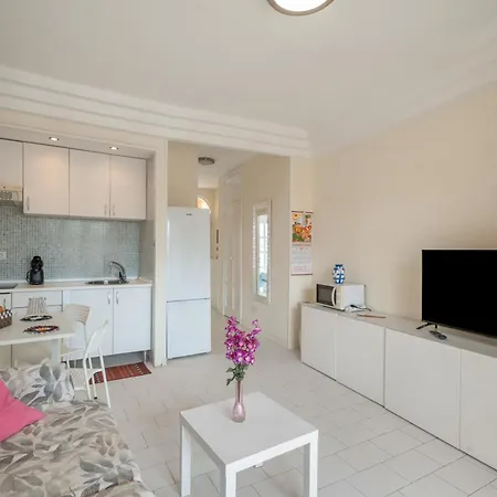 Complejo Orlando 206 阿德耶